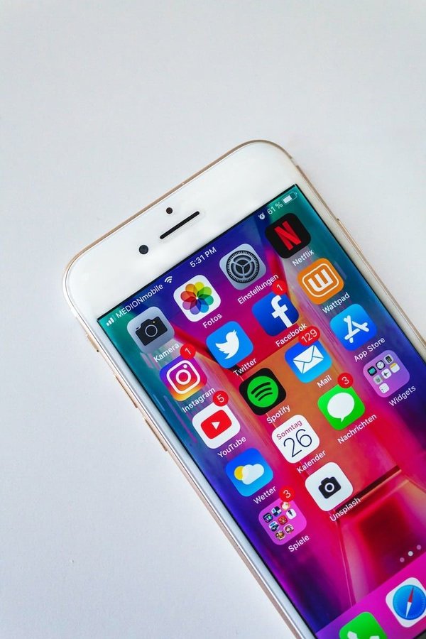 Stratégies gagnantes sur les médias sociaux pour booster votre marketing et communication