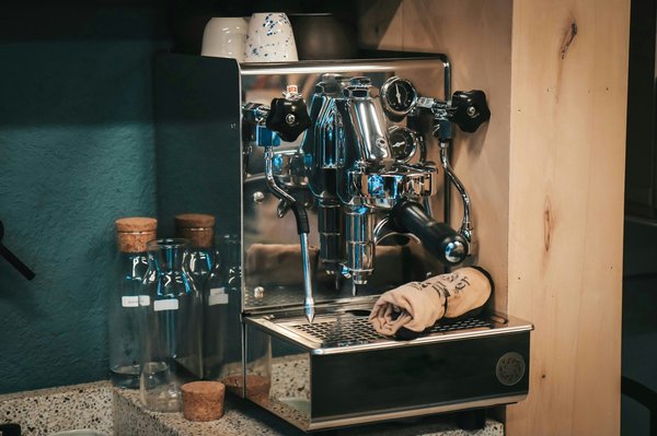 Options d'achat ou de location : choisissez la meilleure machine à café entreprise